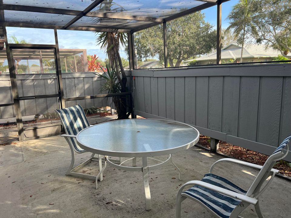 На продажу: $202,900 (2 спален, 2 ванн, 1037 Квадратных фут)