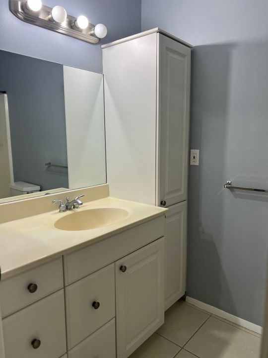 На продажу: $202,900 (2 спален, 2 ванн, 1037 Квадратных фут)