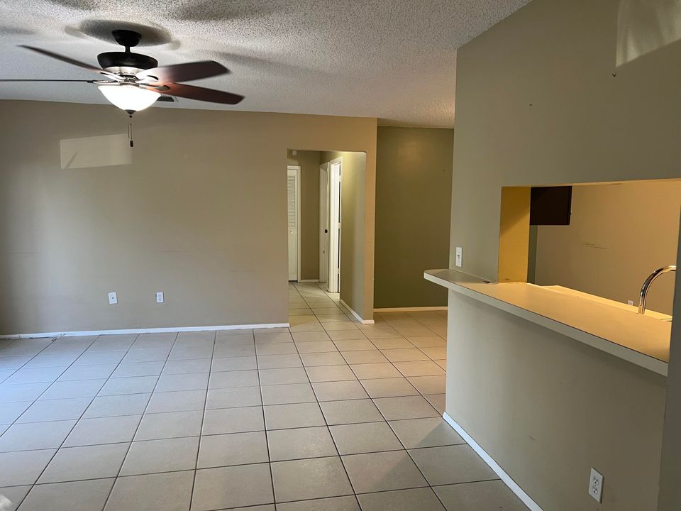 На продажу: $202,900 (2 спален, 2 ванн, 1037 Квадратных фут)