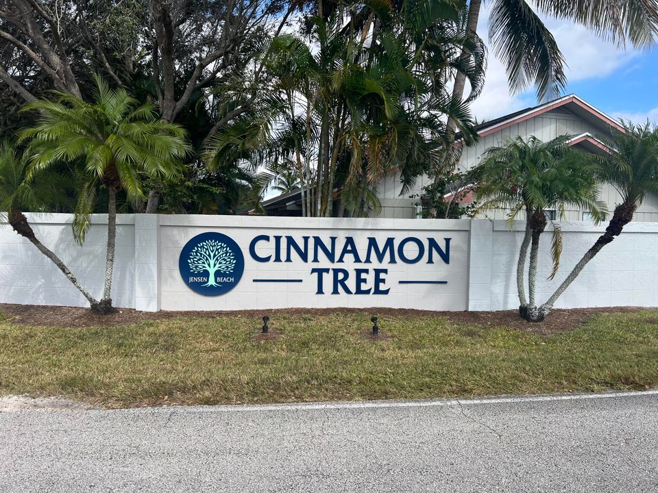 На продажу: $202,900 (2 спален, 2 ванн, 1037 Квадратных фут)