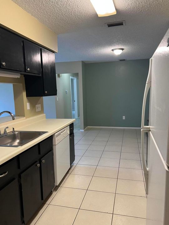 На продажу: $202,900 (2 спален, 2 ванн, 1037 Квадратных фут)