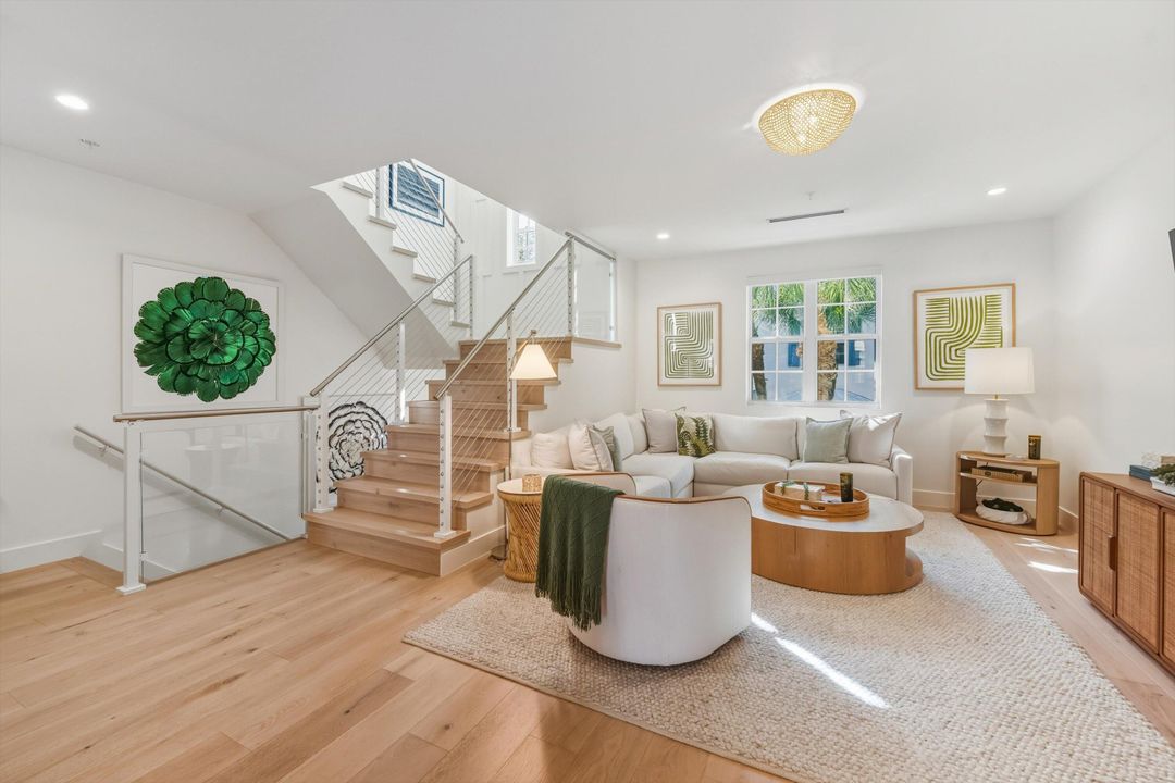 На продажу: $2,350,000 (3 спален, 3 ванн, 2046 Квадратных фут)