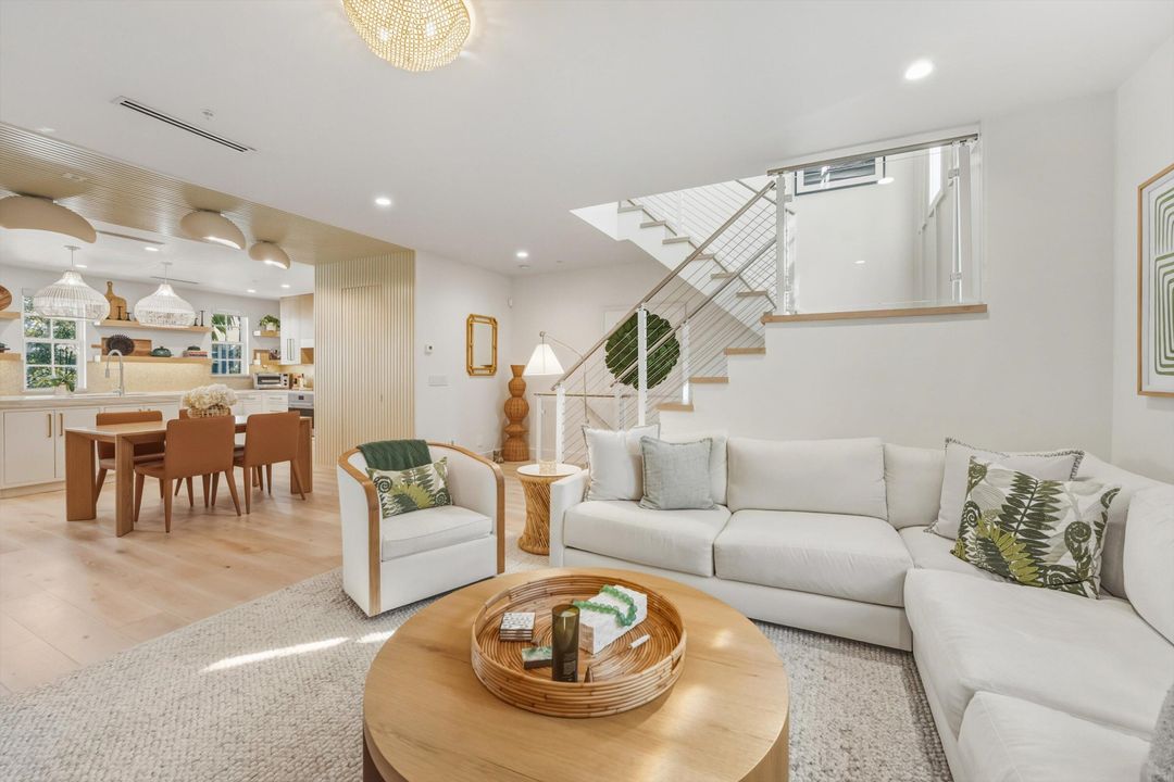 На продажу: $2,350,000 (3 спален, 3 ванн, 2046 Квадратных фут)