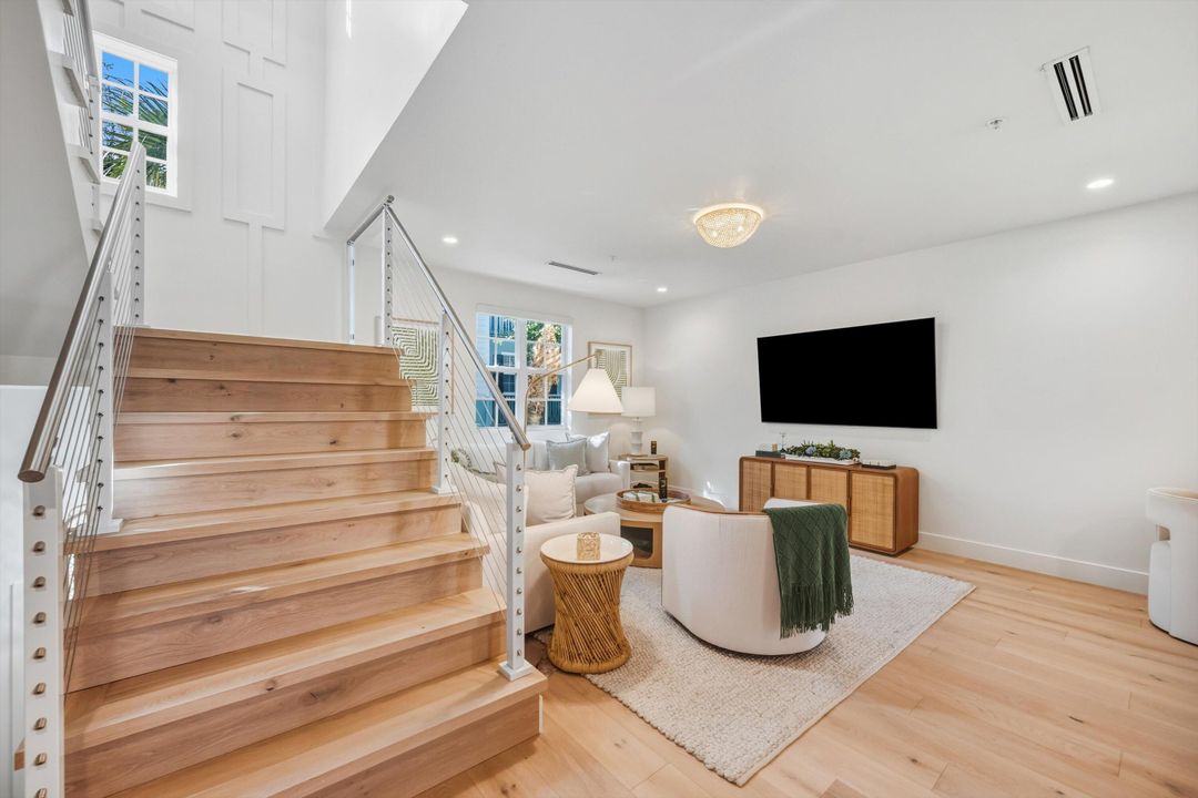 На продажу: $2,350,000 (3 спален, 3 ванн, 2046 Квадратных фут)