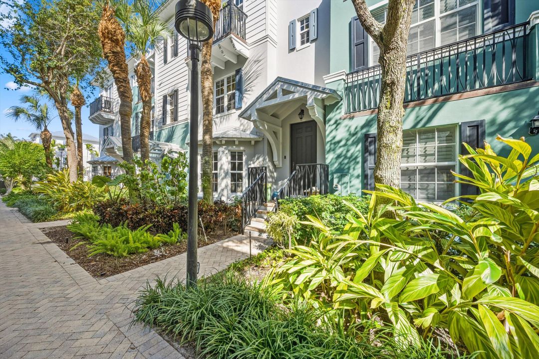 На продажу: $2,350,000 (3 спален, 3 ванн, 2046 Квадратных фут)