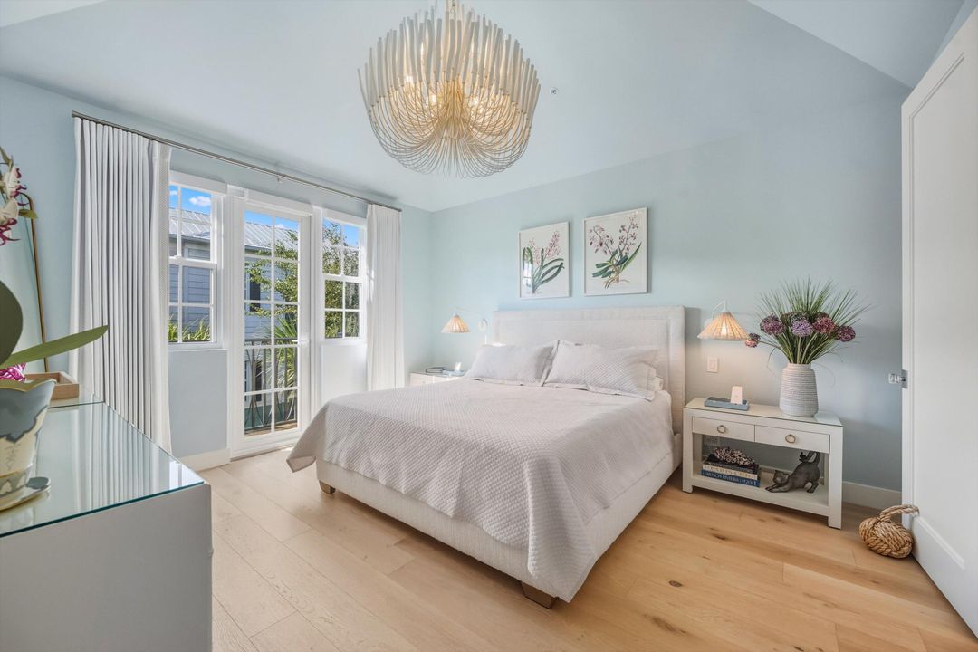 На продажу: $2,350,000 (3 спален, 3 ванн, 2046 Квадратных фут)