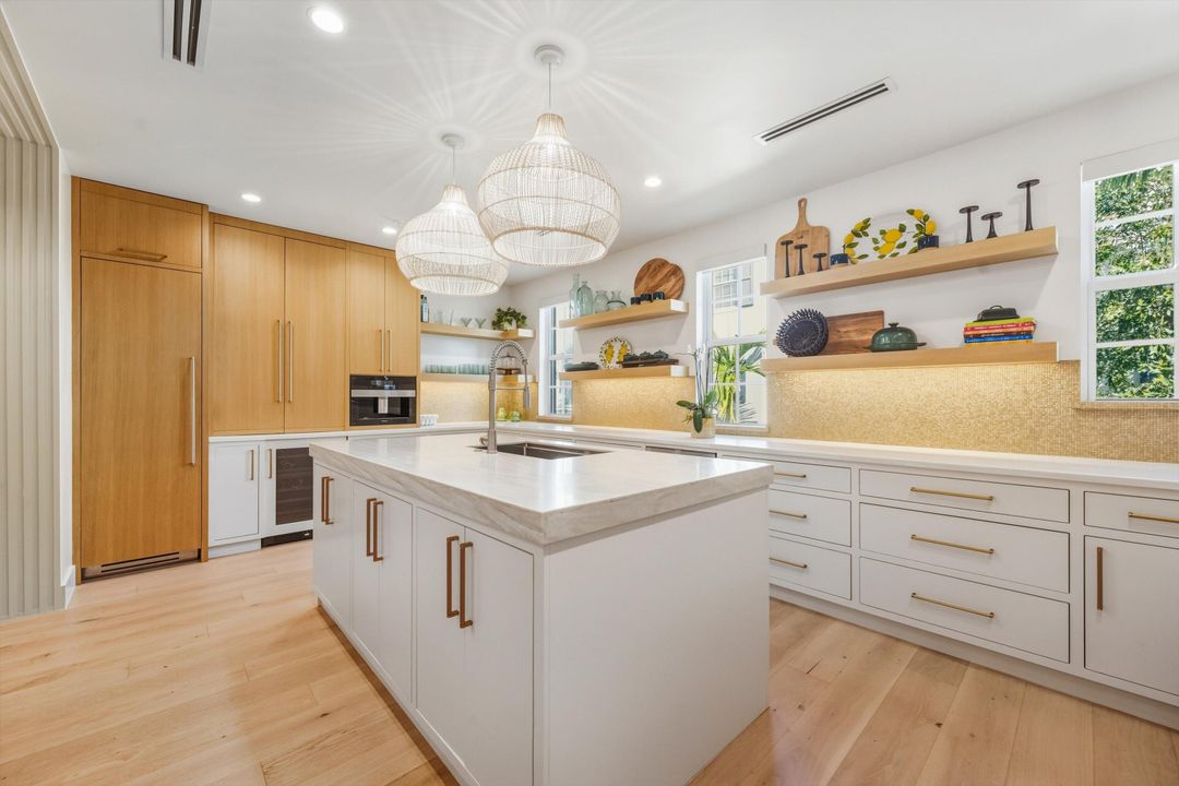 На продажу: $2,350,000 (3 спален, 3 ванн, 2046 Квадратных фут)