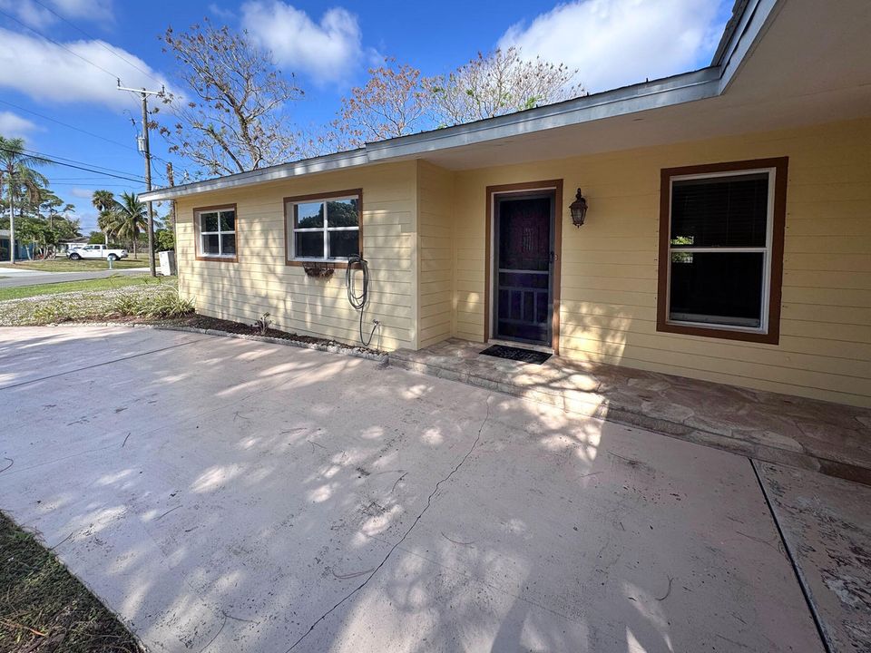 For Sale: $320,000 (3 beds, 2 baths, 1455 Square Feet)