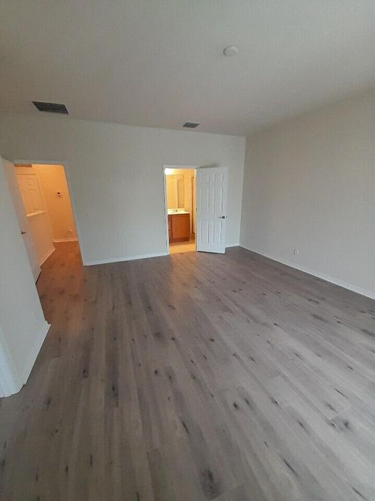 For Rent: $3,200 (3 beds, 2 baths, 1601 Square Feet)