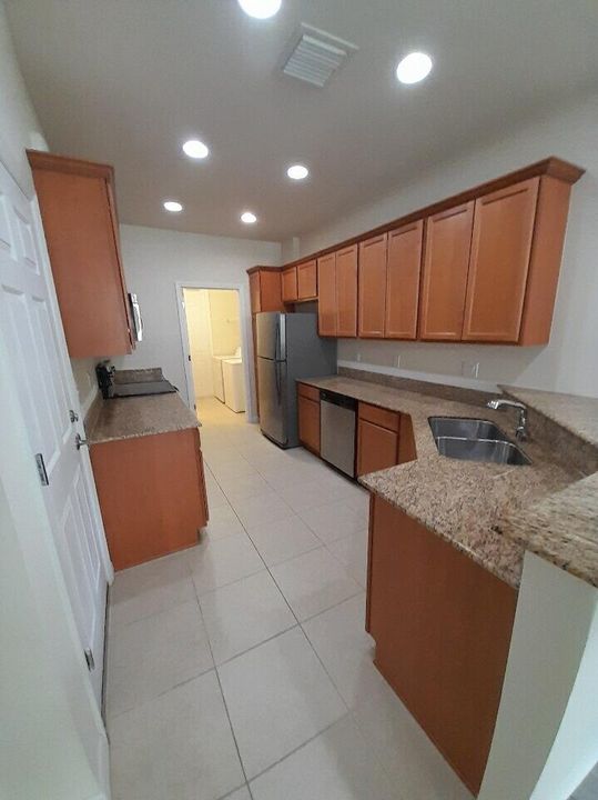 For Rent: $3,200 (3 beds, 2 baths, 1601 Square Feet)