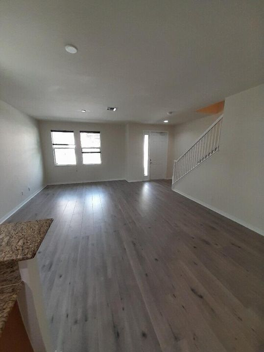 For Rent: $3,200 (3 beds, 2 baths, 1601 Square Feet)