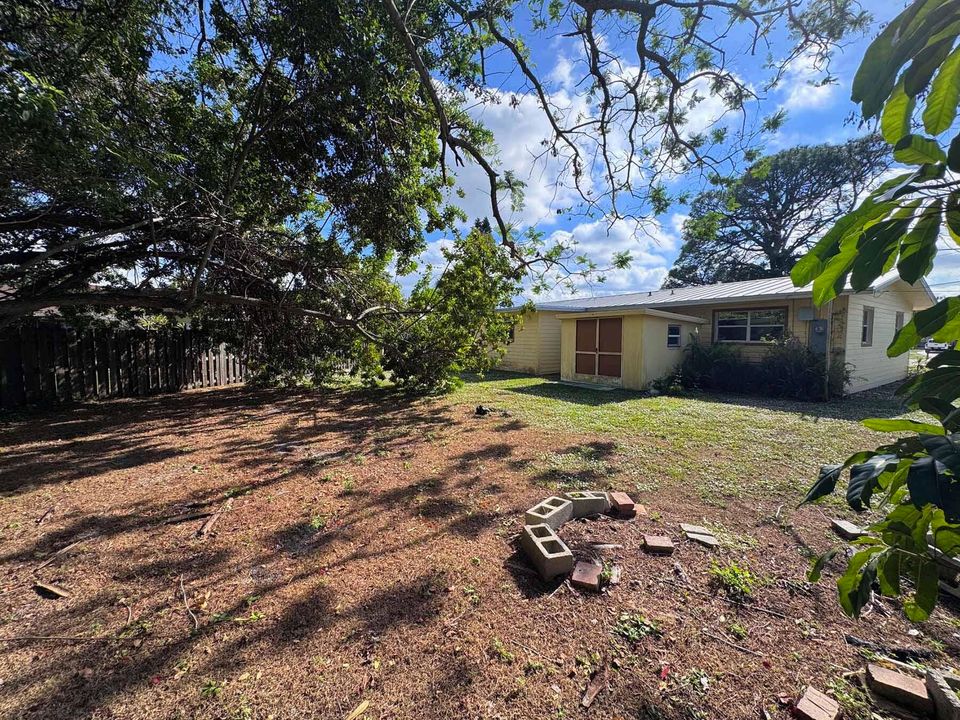 For Sale: $320,000 (3 beds, 2 baths, 1455 Square Feet)