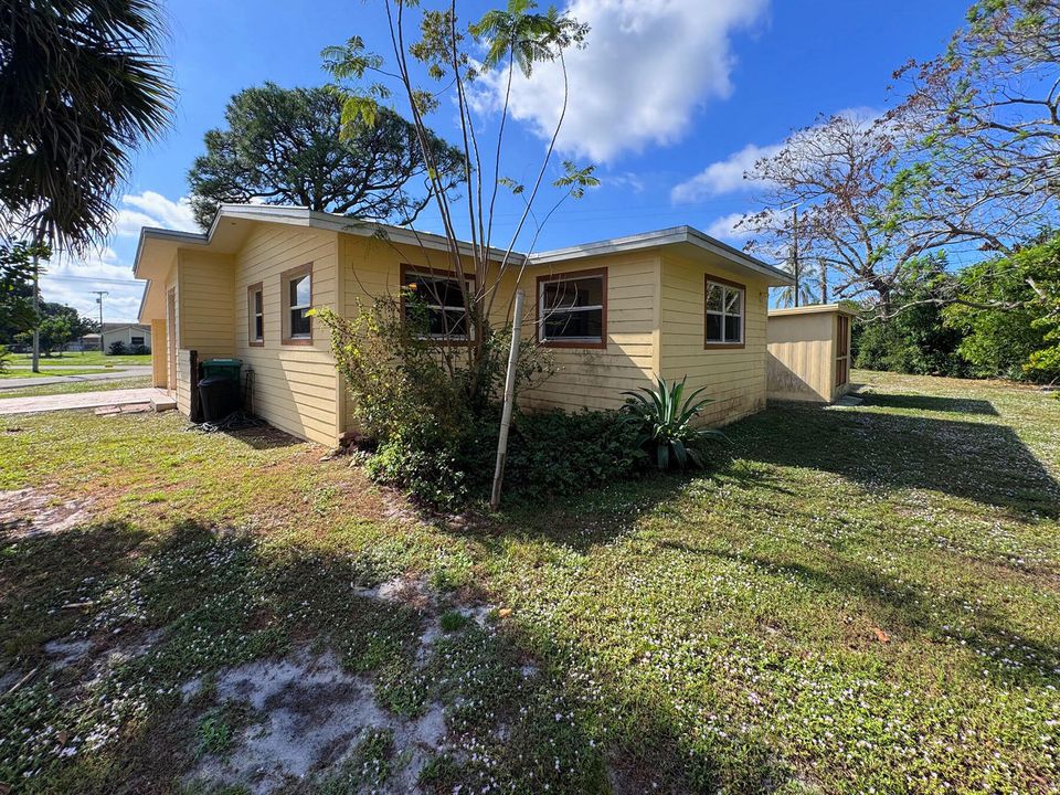 For Sale: $320,000 (3 beds, 2 baths, 1455 Square Feet)