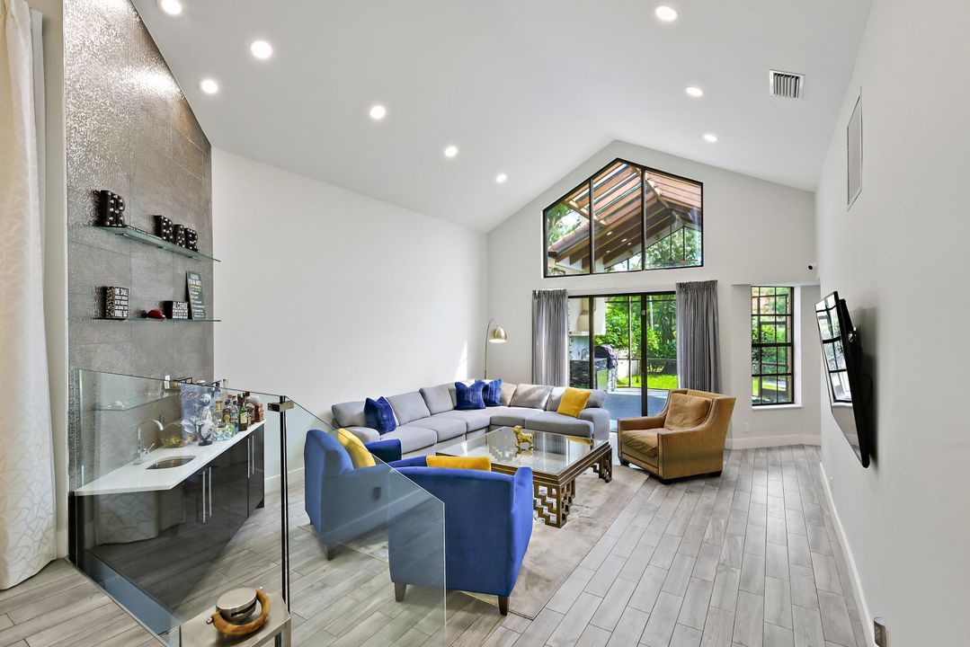 待售: $695,000 (2 贝兹, 2 浴室, 2143 平方英尺)