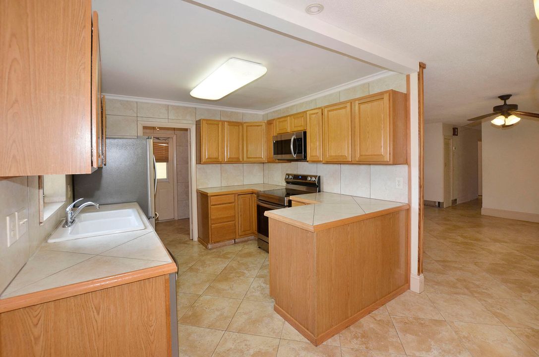 For Sale: $320,000 (3 beds, 2 baths, 1455 Square Feet)