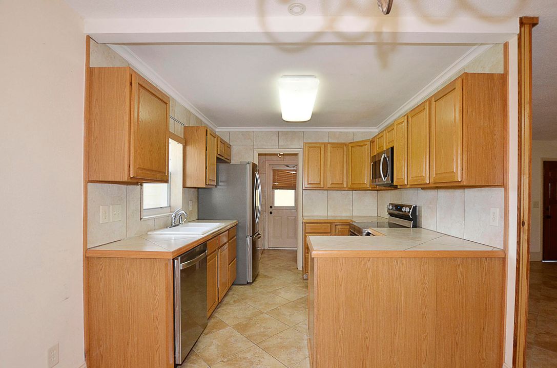 For Sale: $320,000 (3 beds, 2 baths, 1455 Square Feet)