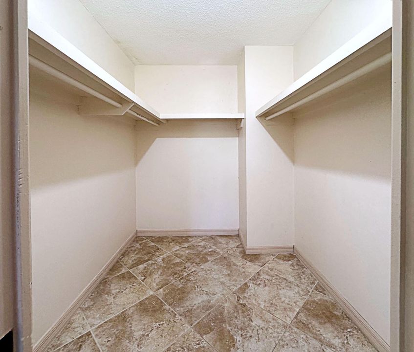 For Sale: $320,000 (3 beds, 2 baths, 1455 Square Feet)