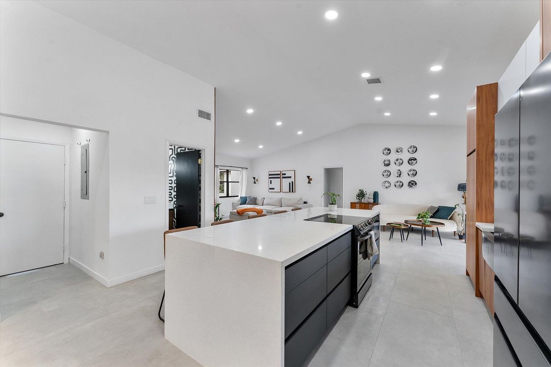 待售: $799,000 (4 贝兹, 2 浴室, 2236 平方英尺)