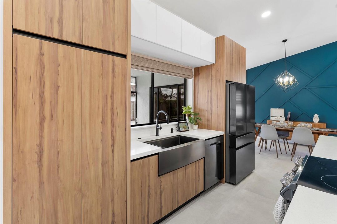 待售: $799,000 (4 贝兹, 2 浴室, 2236 平方英尺)