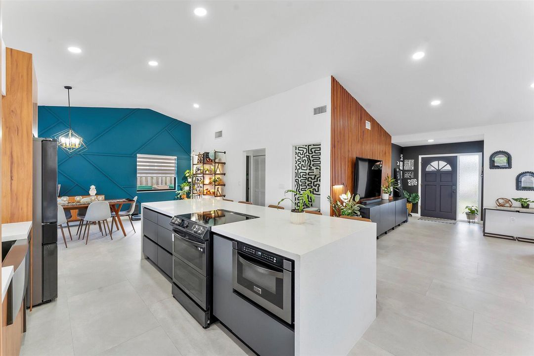 待售: $799,000 (4 贝兹, 2 浴室, 2236 平方英尺)