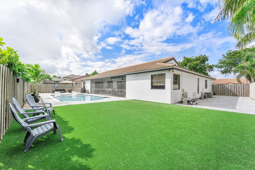 待售: $799,000 (4 贝兹, 2 浴室, 2236 平方英尺)