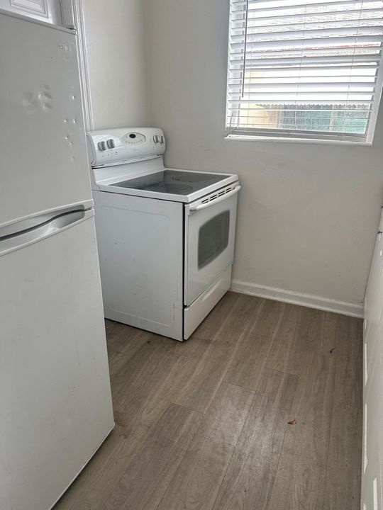 出租: $1,250 (0 贝兹, 1 浴室, 362 平方英尺)