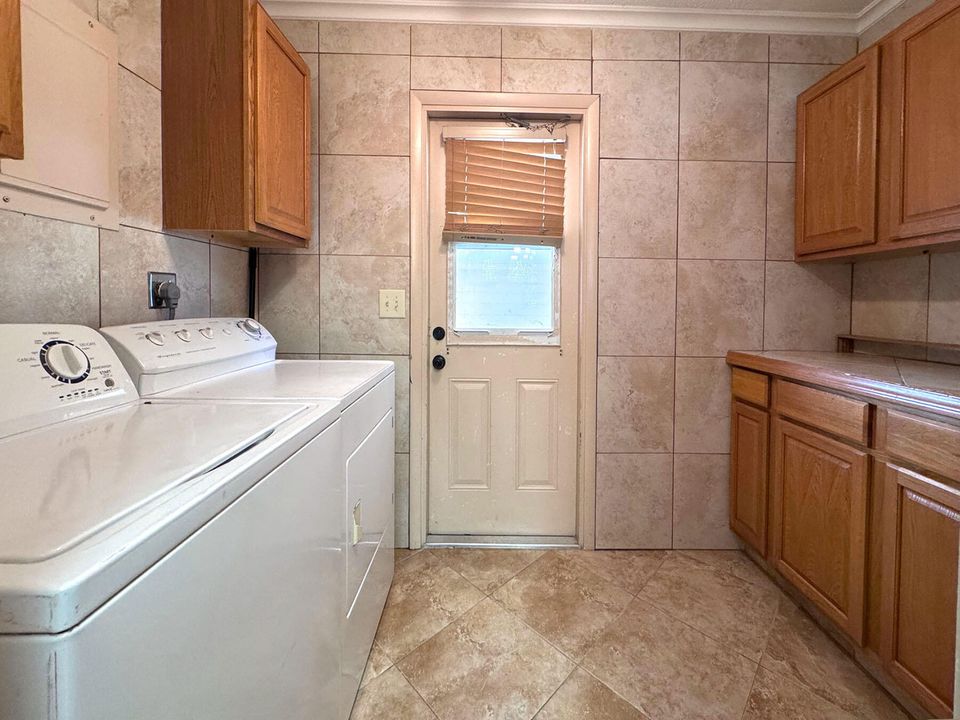 For Sale: $320,000 (3 beds, 2 baths, 1455 Square Feet)