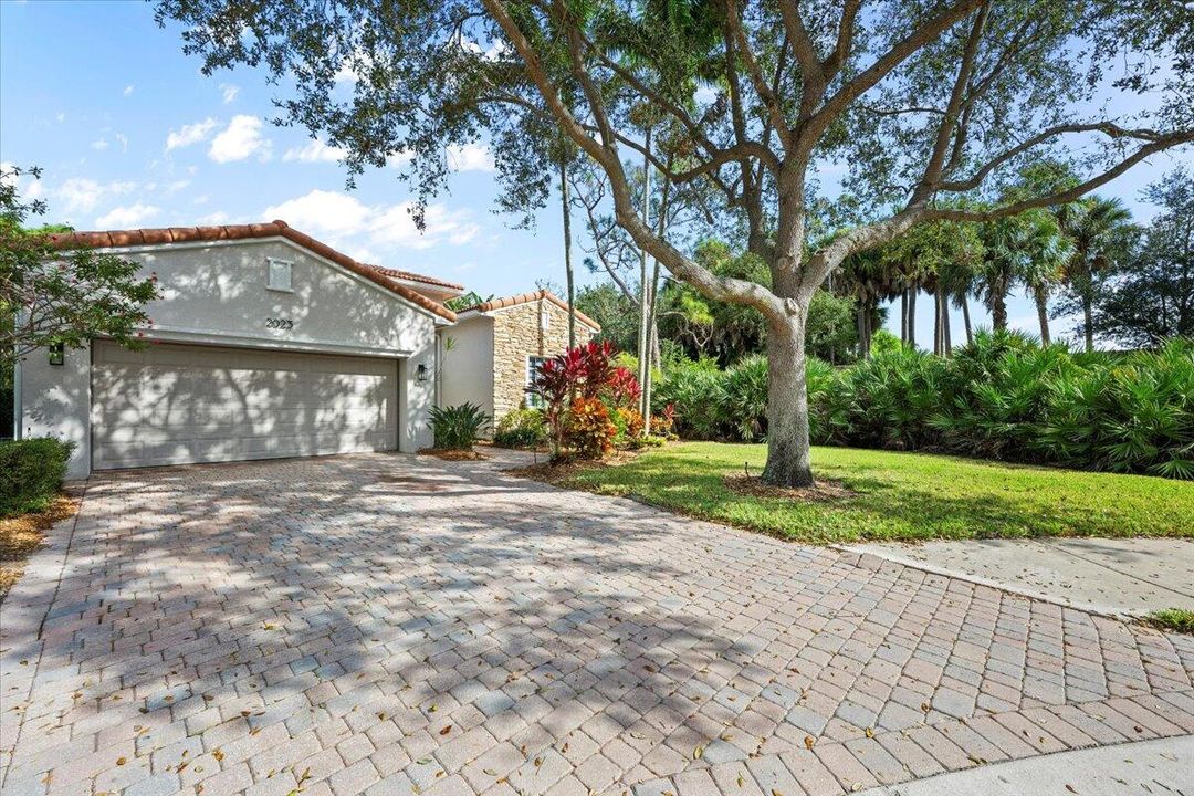 For Sale: $875,000 (2 beds, 2 baths, 1841 Square Feet)