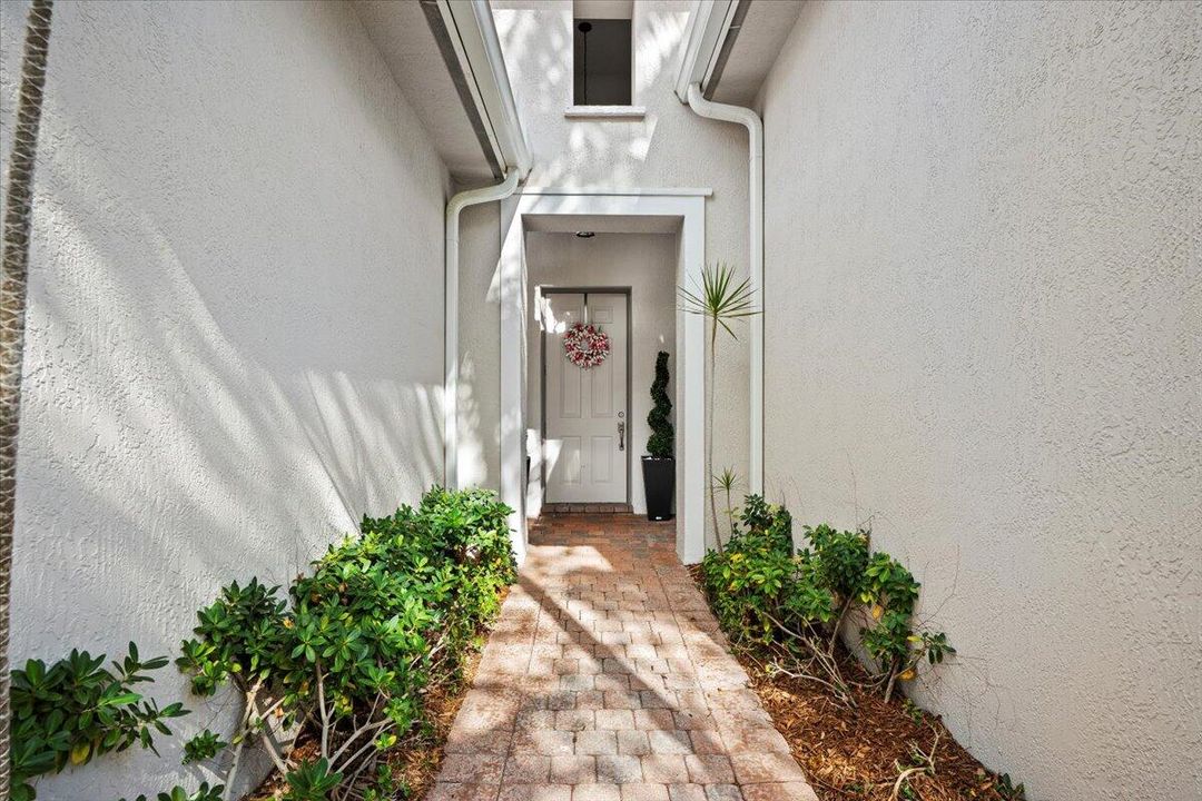 For Sale: $875,000 (2 beds, 2 baths, 1841 Square Feet)