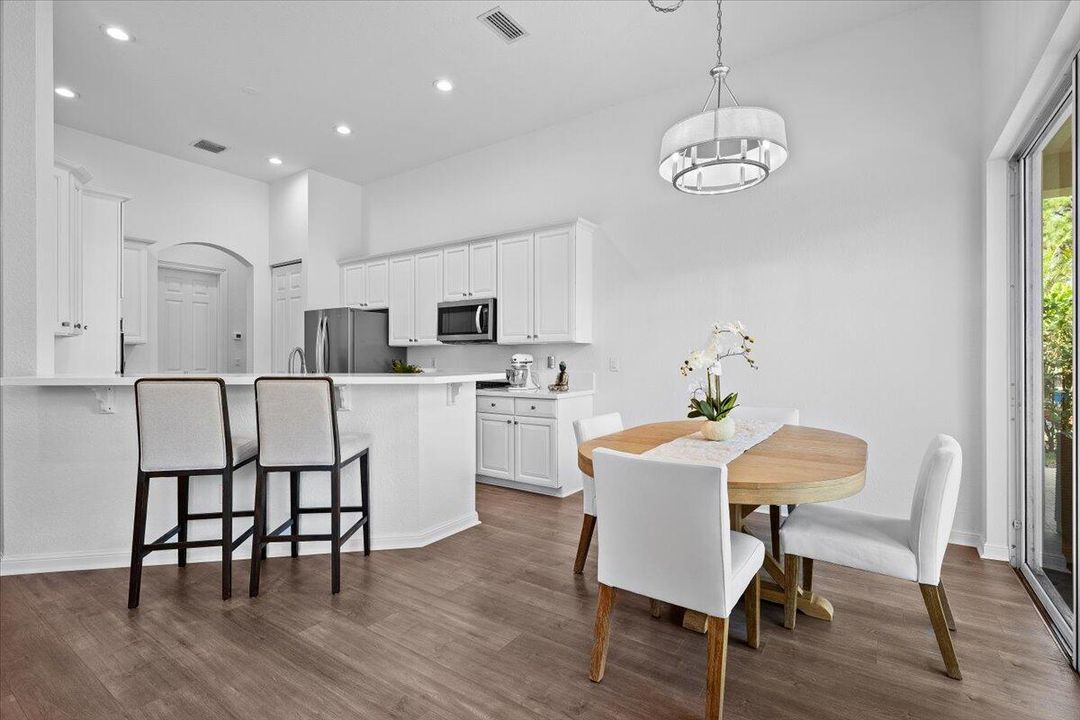 For Sale: $875,000 (2 beds, 2 baths, 1841 Square Feet)