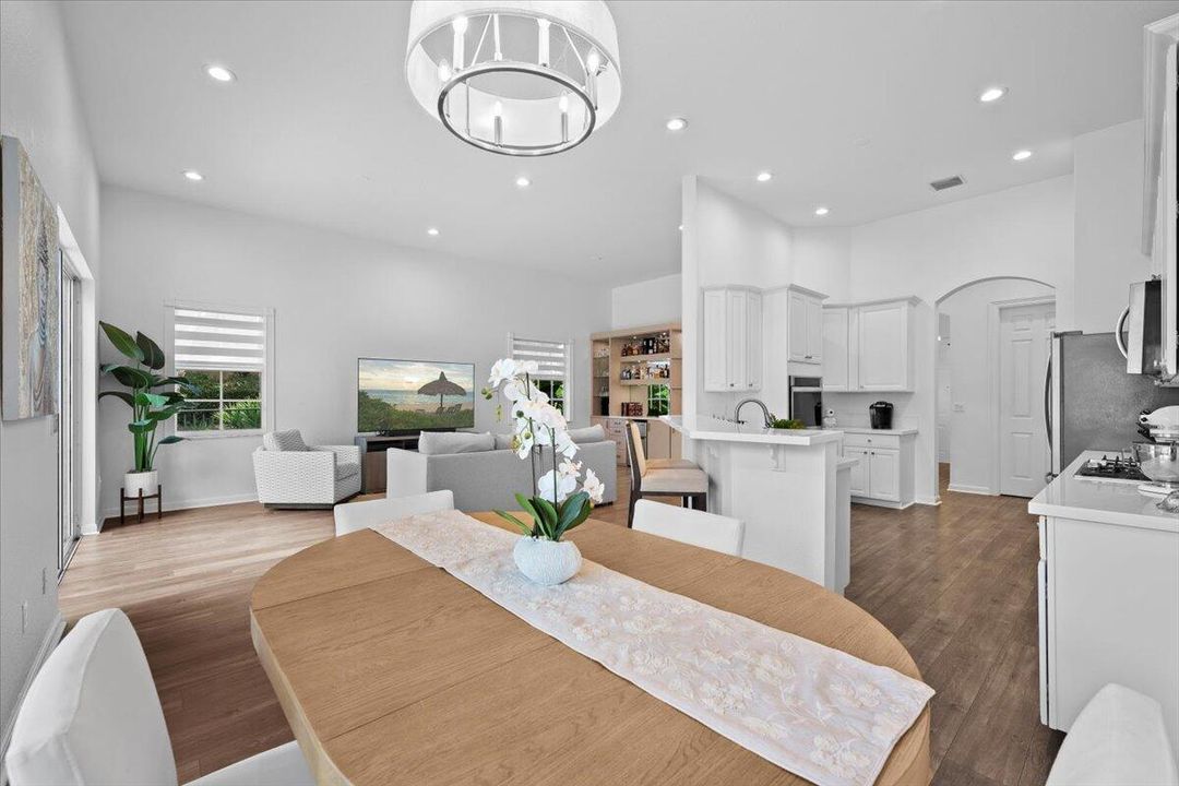 For Sale: $875,000 (2 beds, 2 baths, 1841 Square Feet)