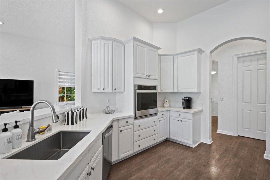 For Sale: $875,000 (2 beds, 2 baths, 1841 Square Feet)