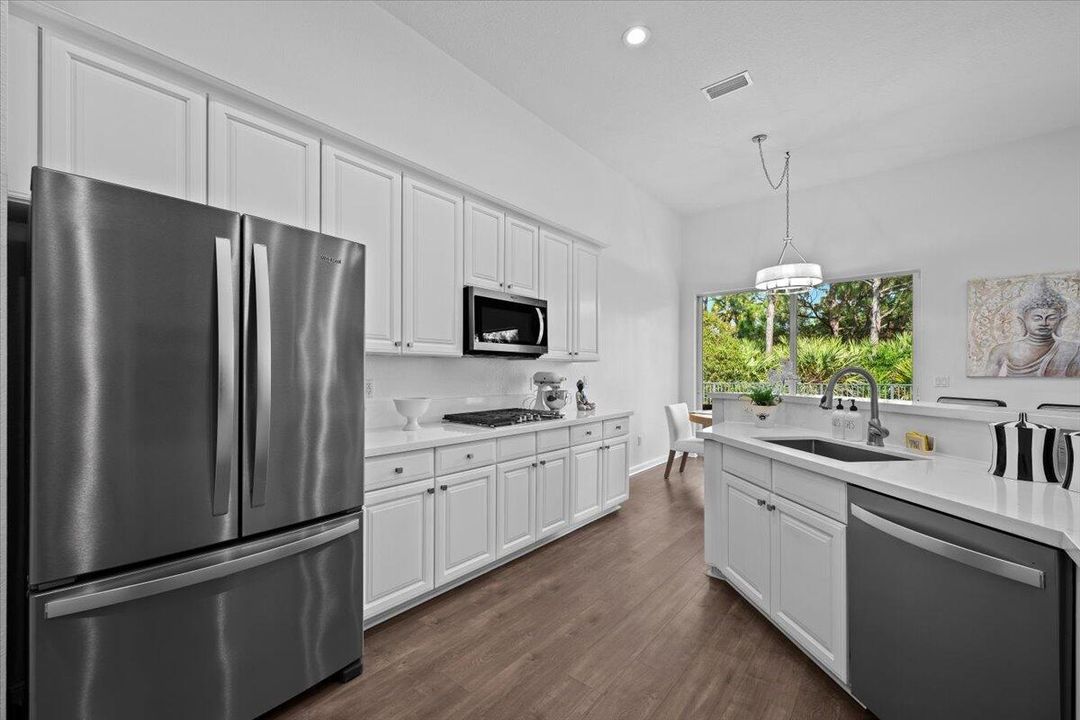 For Sale: $875,000 (2 beds, 2 baths, 1841 Square Feet)