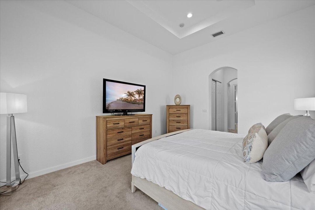 For Sale: $875,000 (2 beds, 2 baths, 1841 Square Feet)