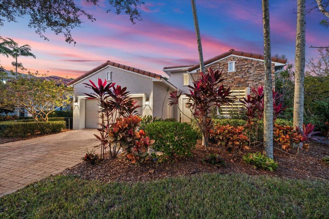 For Sale: $875,000 (2 beds, 2 baths, 1841 Square Feet)