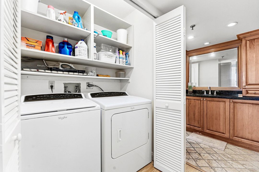 На продажу: $950,000 (2 спален, 2 ванн, 1556 Квадратных фут)