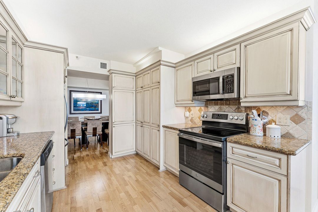 На продажу: $950,000 (2 спален, 2 ванн, 1556 Квадратных фут)