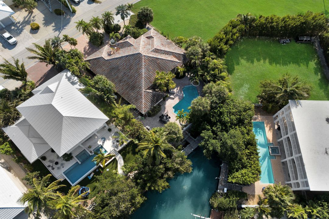 En Venta: $2,199,000 (5 camas, 2 baños, 2347 Pies cuadrados)