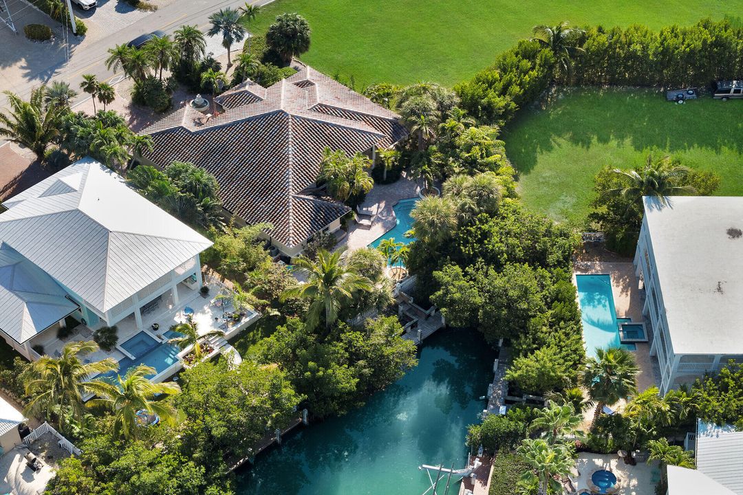 En Venta: $2,199,000 (5 camas, 2 baños, 2347 Pies cuadrados)