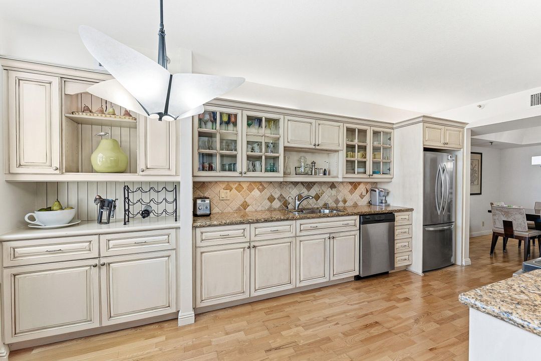 На продажу: $950,000 (2 спален, 2 ванн, 1556 Квадратных фут)