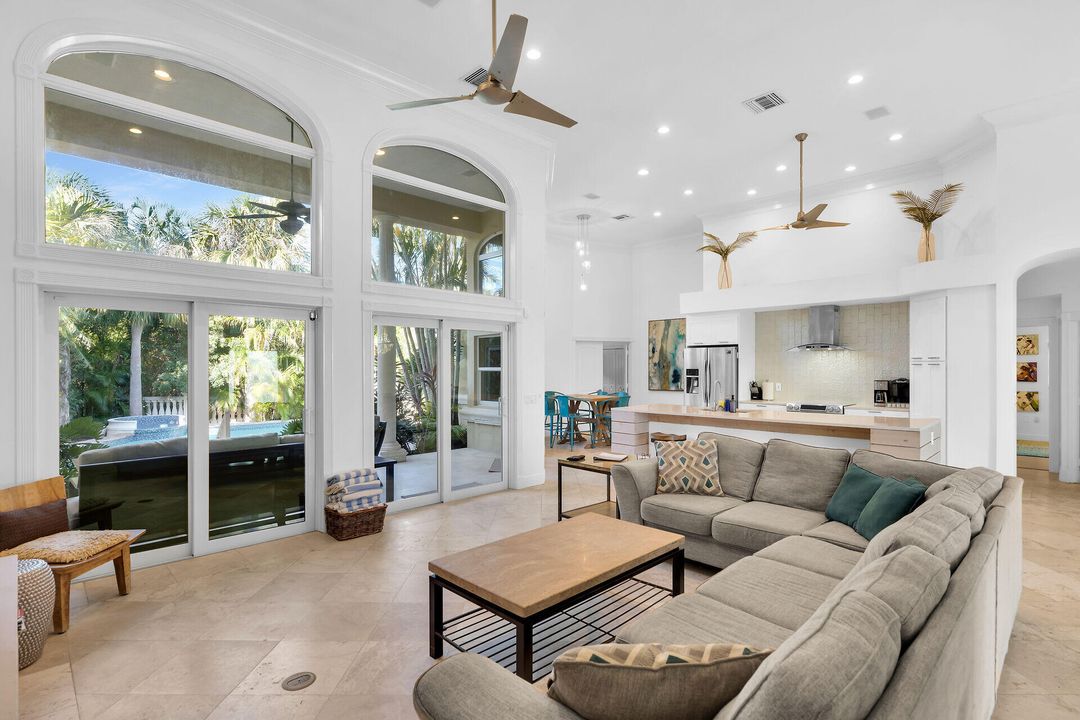 En Venta: $2,199,000 (5 camas, 2 baños, 2347 Pies cuadrados)