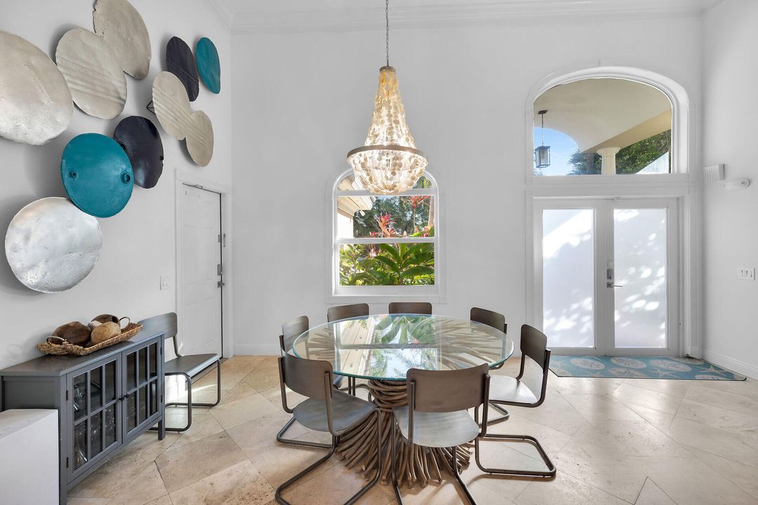 En Venta: $2,199,000 (5 camas, 2 baños, 2347 Pies cuadrados)