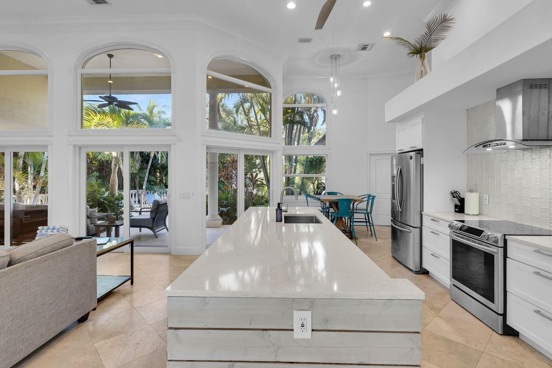 En Venta: $2,199,000 (5 camas, 2 baños, 2347 Pies cuadrados)