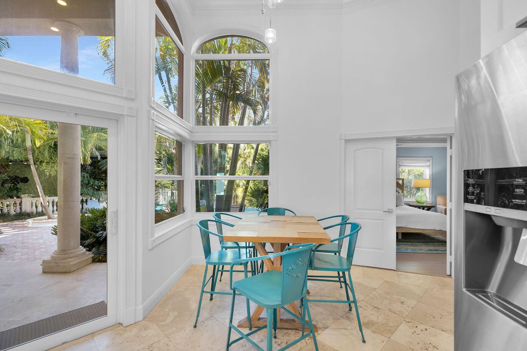 En Venta: $2,199,000 (5 camas, 2 baños, 2347 Pies cuadrados)