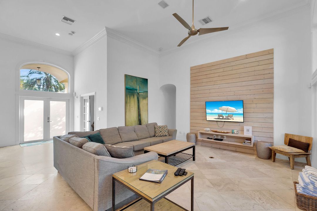 En Venta: $2,199,000 (5 camas, 2 baños, 2347 Pies cuadrados)