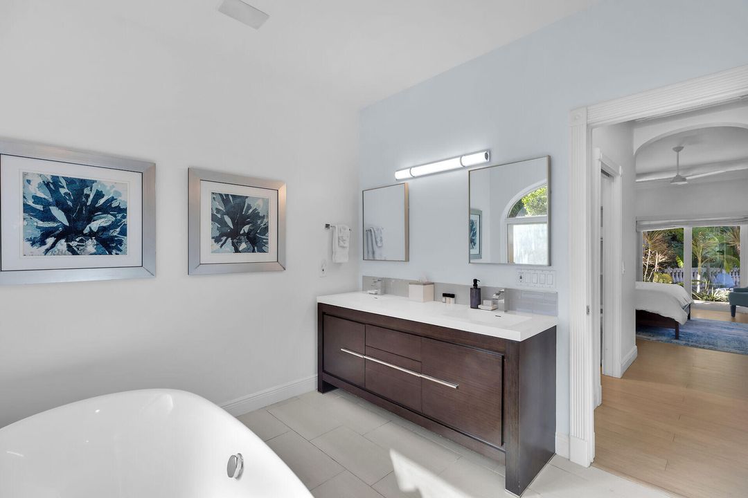 En Venta: $2,199,000 (5 camas, 2 baños, 2347 Pies cuadrados)