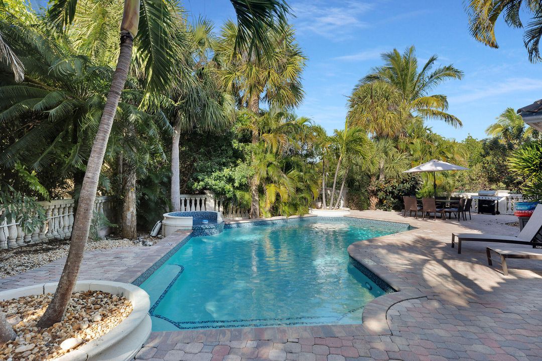 En Venta: $2,199,000 (5 camas, 2 baños, 2347 Pies cuadrados)