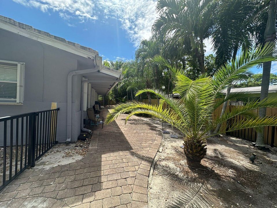 For Rent: $2,100 (2 beds, 2 baths, 900 Square Feet)