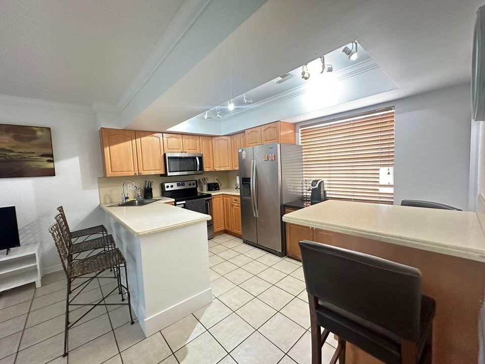 For Rent: $2,100 (2 beds, 2 baths, 900 Square Feet)