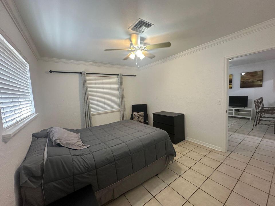 For Rent: $2,100 (2 beds, 2 baths, 900 Square Feet)
